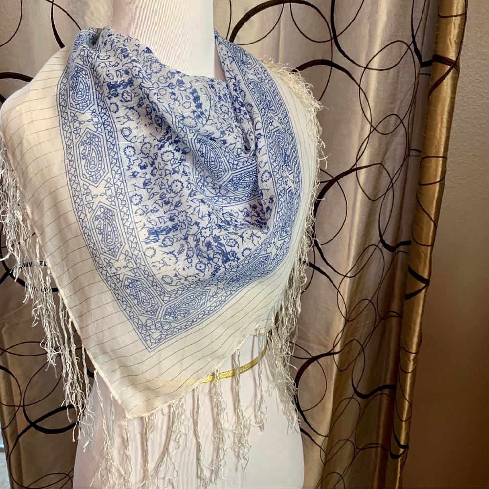 Cream/blue print tasseled scarf